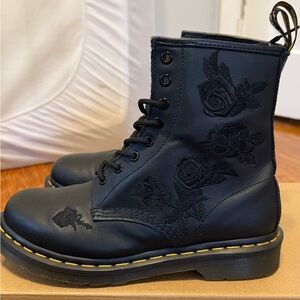 1460 Vonda Mono Doc Martens